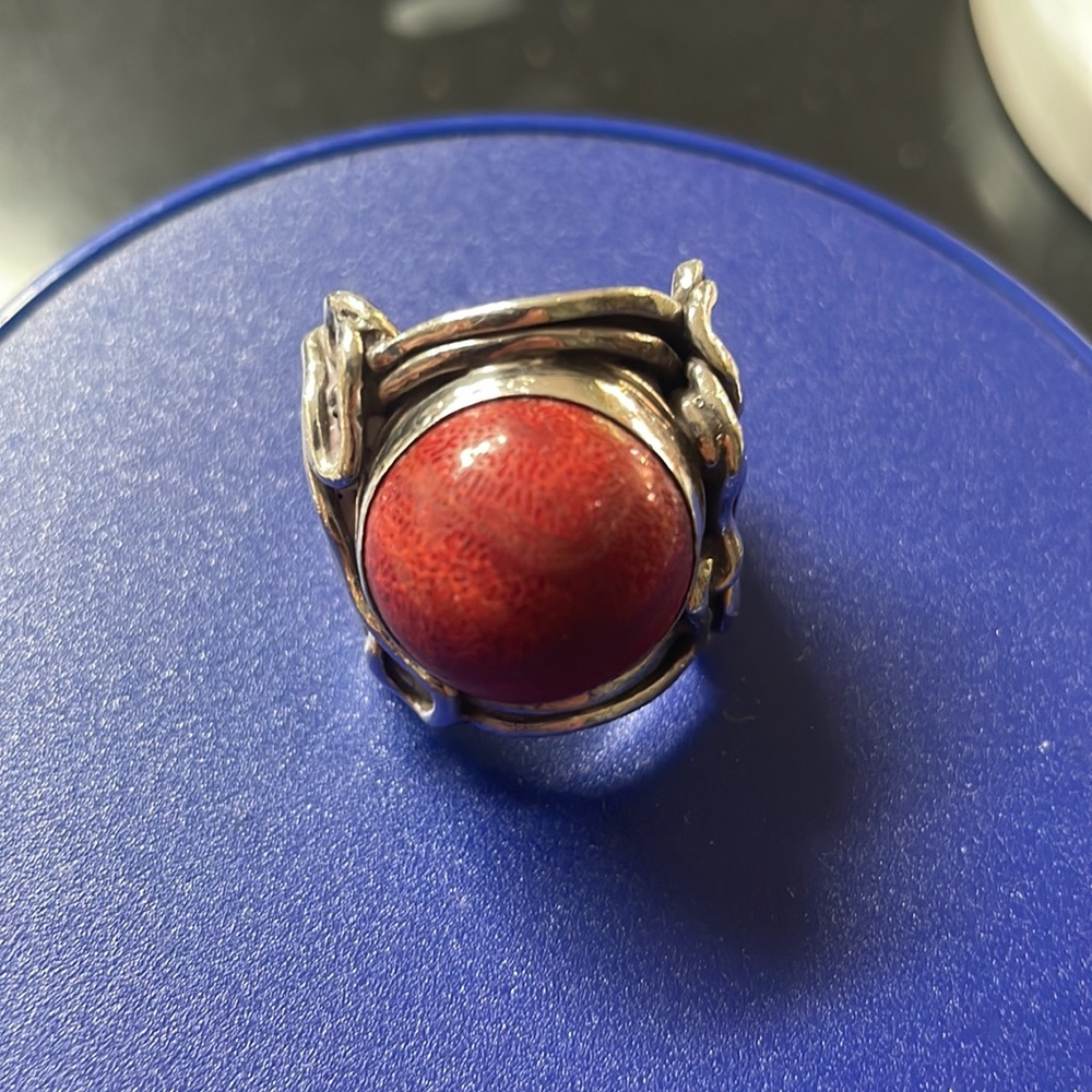 Sterling Silver Ring. Size 8. Red Stone. - Picture 4 of 6